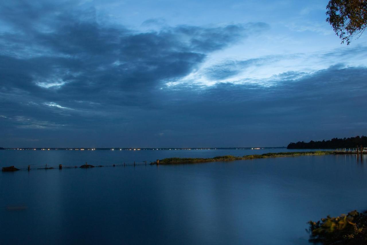 Отель Water Scapes Кумараком Экстерьер фото
